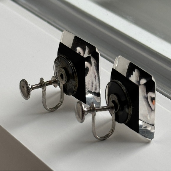 Vintage Black and White Swan Lucite Earrings - Picture 12 of 14